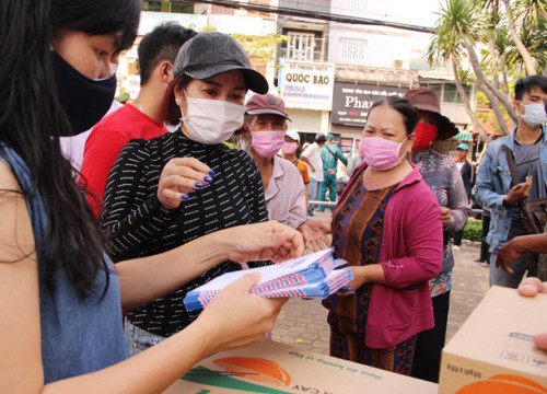 Chủ nhà tốt bụng miễn tiền thuê mùa dịch Covid-19, giúp hàng trăm người bán vé số