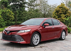 Giá lăn bánh Toyota Camry 2020 mới nhất, đối thủ của Honda Accord, Mazda 6