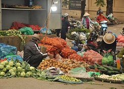 Ngày đầu tiên cách ly toàn xã hội: Chợ dân sinh và siêu thị có gì đặc biệt?