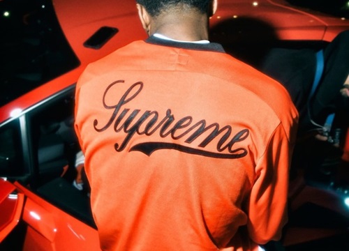 Supreme x Lamborghini ra mắt hôm nay, dân mạng háo hức đòi mua