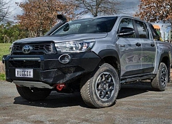 Toyota sắp ra mắt Hilux hiệu suất cao, cạnh tranh Ford Ranger Raptor