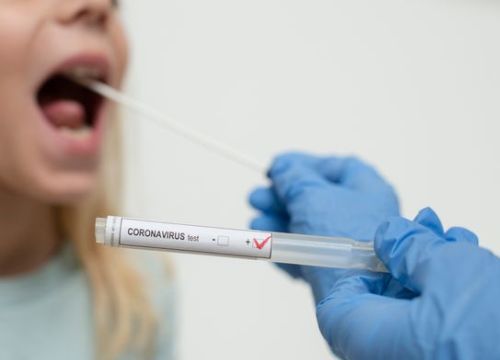 Covid-19: Mỹ cảnh báo thêm các triệu chứng nhiễm virus corona mới