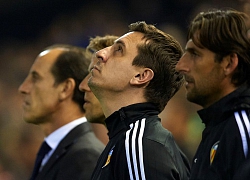 Đêm thua 0-7 giết đời HLV của Gary Neville