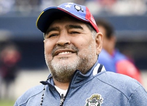 Diego Maradona bán áo đấu ủng hộ cuộc chiến chống COVID-19