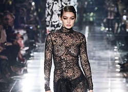 Gigi Hadid giấu bụng bầu trên sàn catwalk