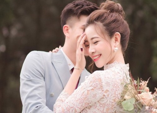 Hạnh phúc như Duy Mạnh và Phan Văn Đức: Đầu năm 'rủ nhau' cưới, bây giờ sắp có con