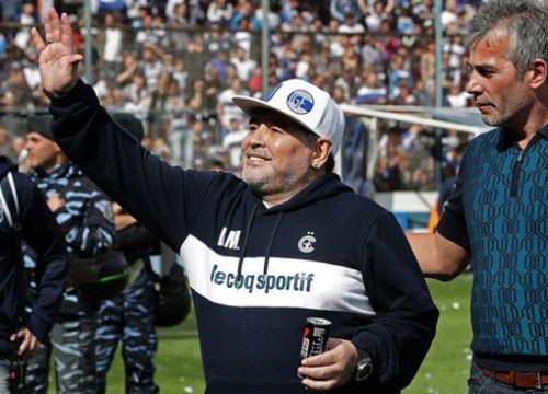 Maradona lại được 'bàn tay của chúa' giải cứu