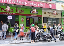 Phở bò, kem Tràng Tiền "đắt như tôm tươi" những ngày đầu mở cửa trở lại