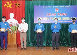 Trao huy hiệu "Tuổi trẻ dũng cảm" cho 3 thanh niên Hà Tĩnh cứu người đuối nước