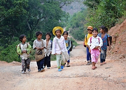 Học sinh nghèo năm nào cũng phải mua sách giáo khoa, đồ dùng học tập mới