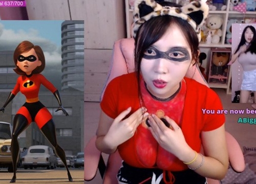 Khoe khả năng cosplay "siêu nhân" trên sóng, nữ streamer suýt bị cấm kênh vì nội dung gợi cảm