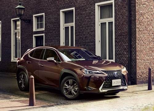 Lexus UX250h phiên bản dành cho 'người già' tại Nhật Bản