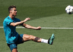 Ronaldo phô diễn thể lực qua màn gập bụng