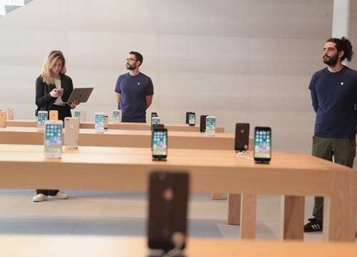 Sướng như nhân viên Apple Store khi làm việc từ xa vì COVID-19