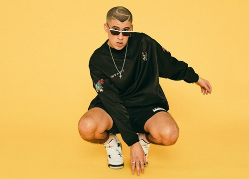 Tung ca khúc mới trong tình trạng cách ly, Bad Bunny công khai luôn người yêu