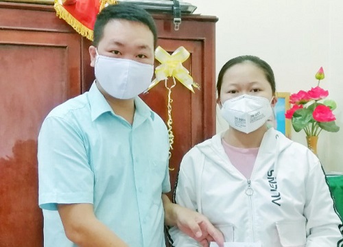 Xúc động nữ sinh lớp 7 'mổ heo', viết thư ủng hộ chống dịch Covid-19