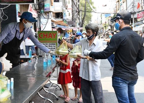 Người Nha Trang chia sẻ khó khăn cùng nhau vượt qua đại dịch