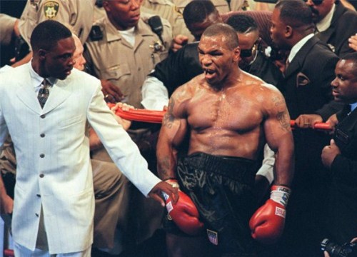 Cái kết đắng dành cho kẻ dám 'đánh lộn' với Mike Tyson trên đường phố