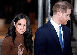 Chuyên gia hoàng gia: Vợ chồng Meghan Markle đang "thách thức" Nữ hoàng Anh bằng một loạt động thái bất chấp tất cả, thích làm theo ý mình