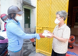 'Cứ ở nhà chống dịch, mai cô ăn gì con mua!'