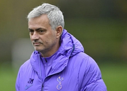 HLV Mourinho xin lỗi vì bắt học trò ra ngoài tập luyện