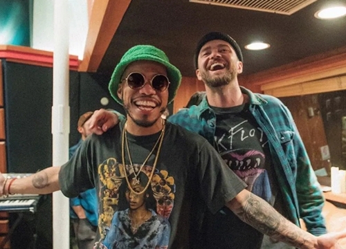 Justin Timberlake và Anderson .Paak "giải cứu" mọi người khỏi sự buồn chán với MV "Don't Slack"