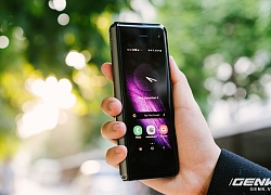 Những tin đồn đầu tiên về Galaxy Fold 2: màn lớn hơn, giá rẻ hơn, camera ẩn dưới màn hình