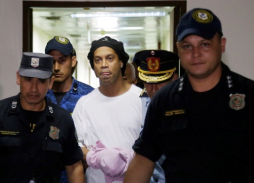 Ronaldinho đón tin cực vui: Đã được ra tù, chi 37 tỷ đồng