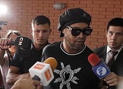 Ronaldinho hạnh phúc sau khi thoát khỏi trại giam