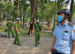 Tháo khẩu trang ra ăn, người Sài Gòn bị phạt: Thế nào là không đeo khẩu trang?