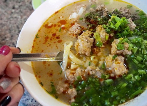 Về Đắk Lắk ăn bánh canh 'Hà Lan'