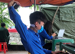 Bí thư Đoàn làm 'tai giả' để thoải mái đeo khẩu trang mùa Covid-19
