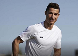 Chán tự tập trong nhà, C.Ronaldo trở lại với sân cỏ
