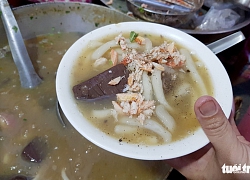 Chiều Sài Gòn nhớ Huế, chạy đi húp tô bánh canh 'Mạ tôi'