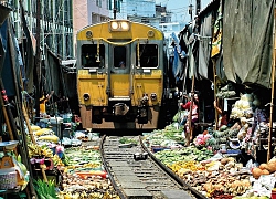 Chợ giữa đường tàu ở Thái Lan và những khu chợ độc đáo trên thế giới