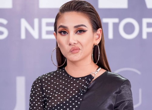Clip Võ Hoàng Yến thi ứng xử Hoa hậu Hoàn vũ năm xưa hot trở lại, khiến netizen rần rần: "Đừng tìm chị nữa chị khác rồi"