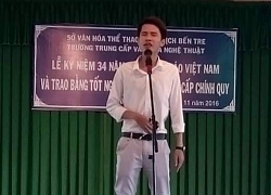 Fan share 'ầm ầm' bức ảnh thời sinh viên của Jack: Mê hát đến nỗi... nhắm tịt hết cả mắt!