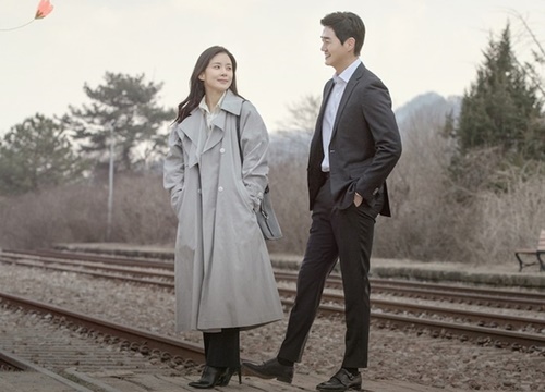Chị đẹp Lee Bo Young cắm sừng chồng để "ăn nem" với tình đầu ở trailer When My Love Blooms?