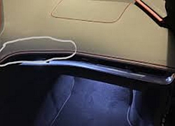 Không phải cứ xe đắt tiền là 'ngon': Chevrolet Corvette C8 bị chê tơi tả vì đường chỉ khâu méo xệch
