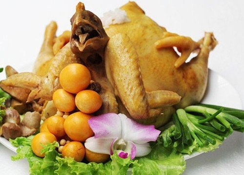 Luộc gà bao lâu thì chín? Cách luộc gà cực ngon lại đẹp mắt