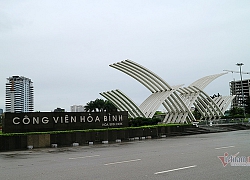 Nắng ấm dân đổ ra đường, công an, bộ đội chật vật vận động về nhà