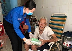 Nấu cơm tặng những người nghèo khó