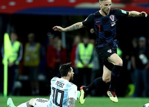 Rakitic "chơi dại" chọc tức Messi: Triệu fan phẫn nộ, đòi đuổi khỏi Barca