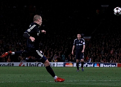 Robben và cú volley nhấn chìm MU ngay tại Old Trafford