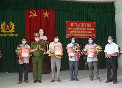 Vụ đâm chết người tình ở Bình Định: 4 thợ đi rừng nhận thư khen, tiền thưởng