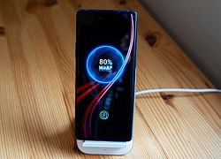 Cận cảnh OnePlus 8 vừa ra mắt khiến Samsung Galaxy S20 &#8216;lo sốt vó&#8217;