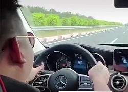 Cảnh sát làm việc với người chạy Mercedes 234 km/h