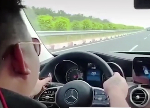 Cảnh sát làm việc với người chạy Mercedes 234 km/h