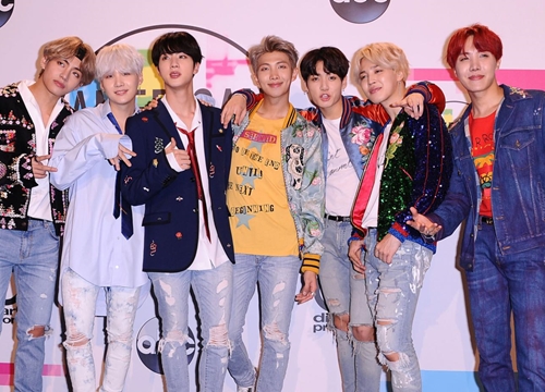 Fan BTS 'gây chiến' khi đêm diễn gây quỹ của Lady Gaga trùng ngày với chuỗi concert online của thần tượng