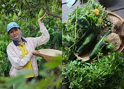 H'Hen Niê mê thu hoạch rau trái trong vườn, rẫy